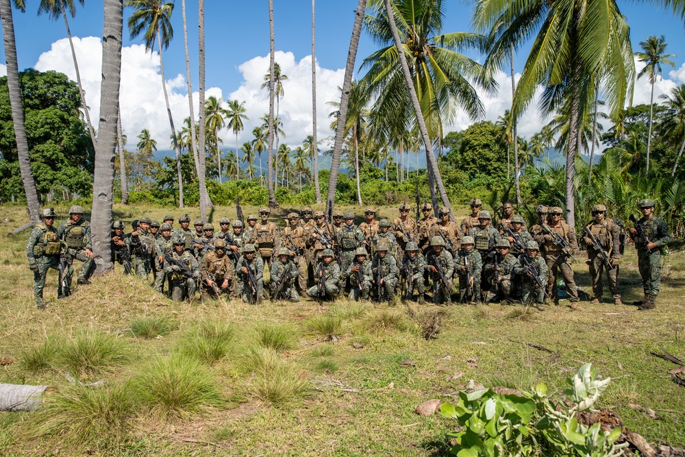 11th MEU and Armed Forces of the Philippines take group takes during MAREX 22 PH