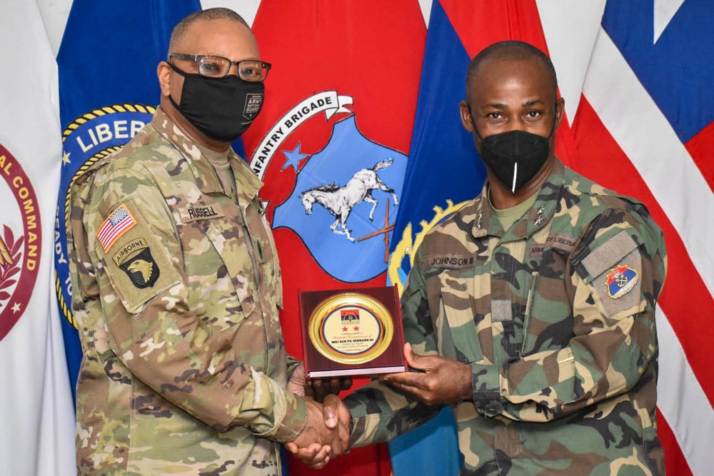 MING's state CSM receives gift from Liberian Chief of Staff