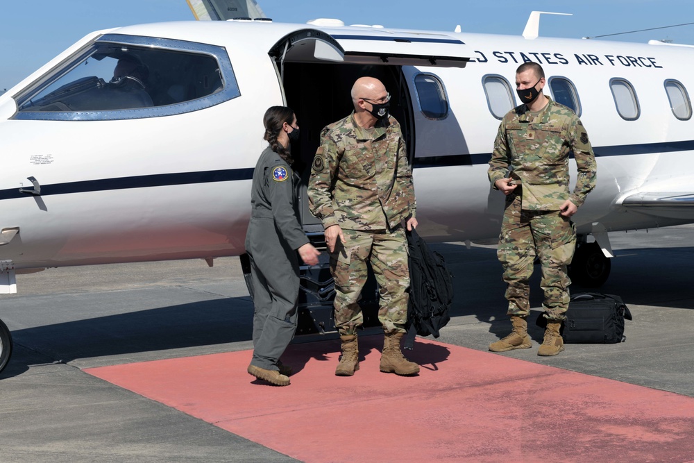 Gen. Bunch Visits Robins AFB