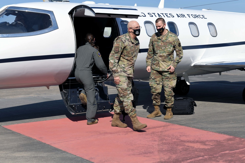 Gen. Bunch Visits Robins AFB