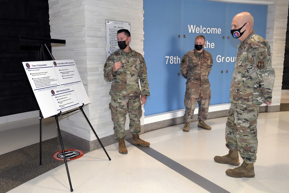 Gen. Bunch Visits Robins AFB