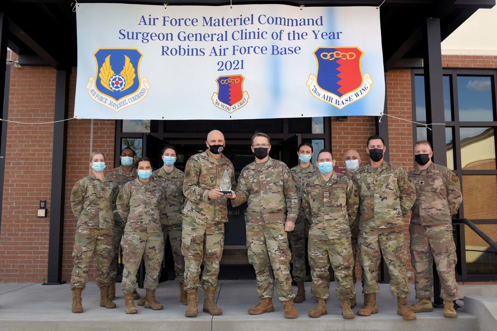 Gen. Bunch Visits Robins AFB