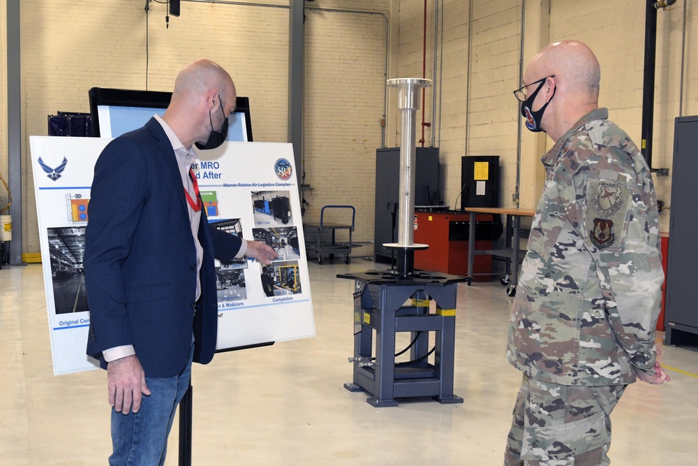 Gen. Bunch Visits Robins AFB