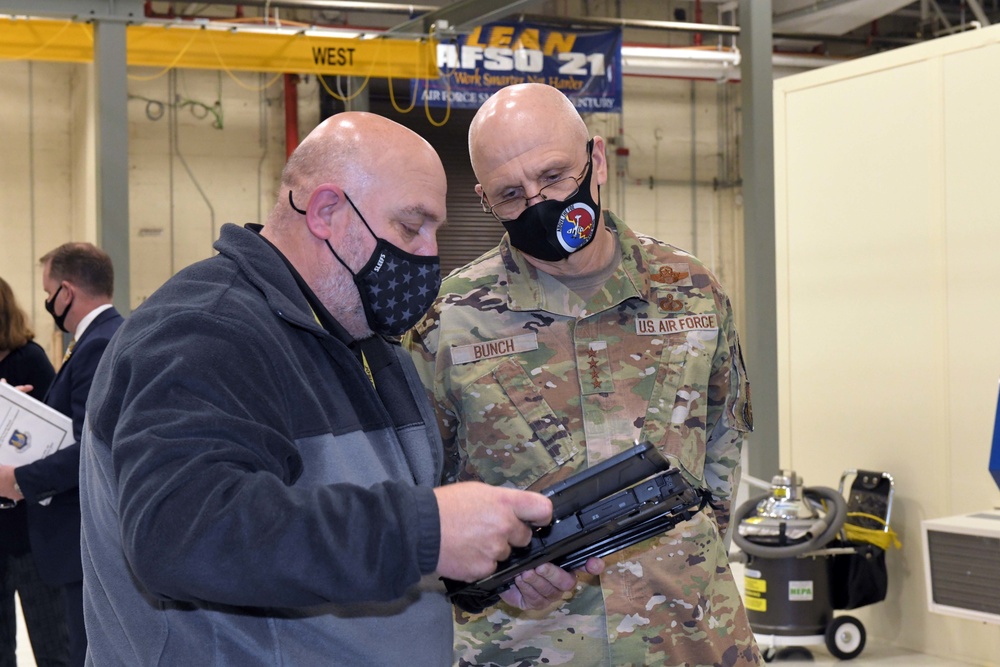 Gen. Bunch Visits Robins AFB