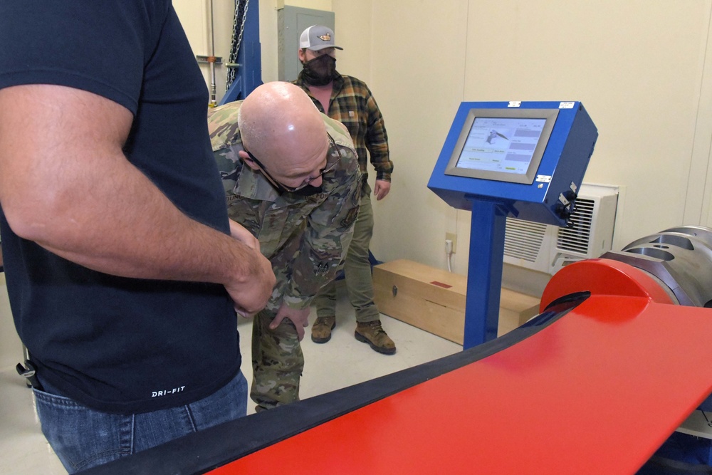 Gen. Bunch Visits Robins AFB