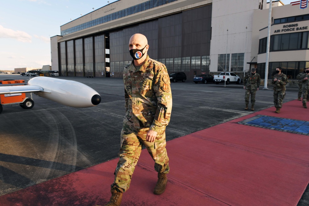 Gen. Bunch Visits Robins AFB