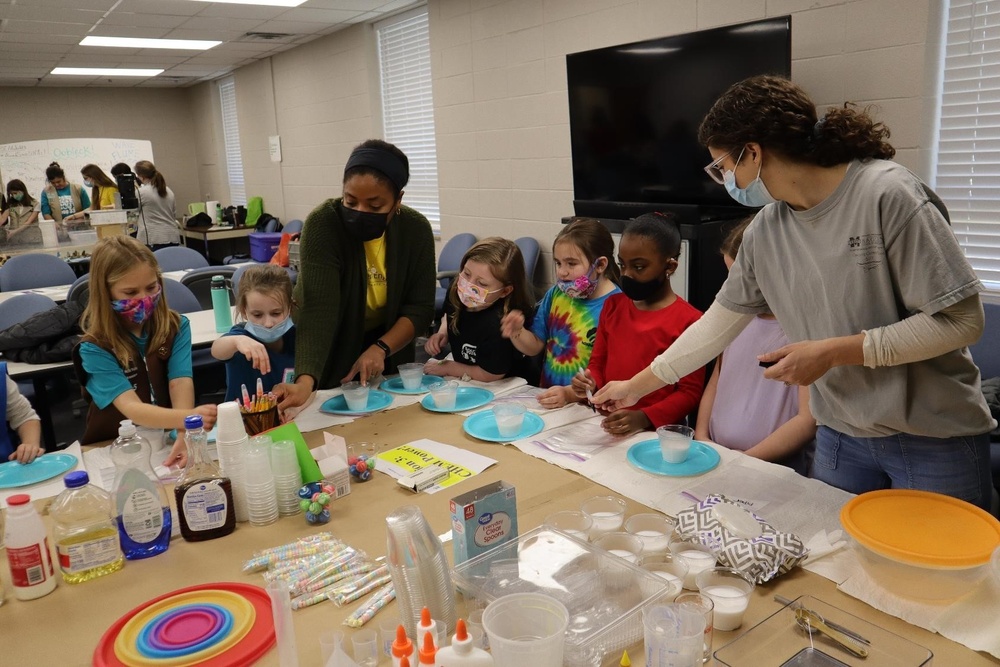 ERDC engineers and scientists participate in Girl Scout workshop