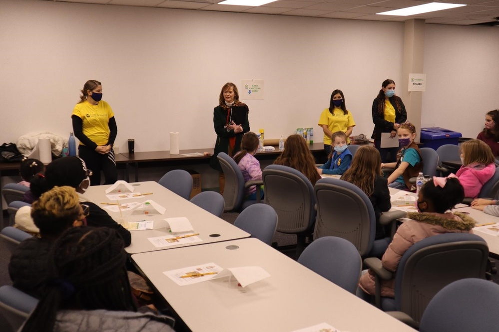 ERDC engineers and scientists participate in Girl Scout workshop