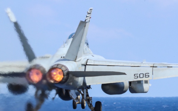 Abraham Lincoln conducts flight operations in support of exercise Jungle Warfare 2022