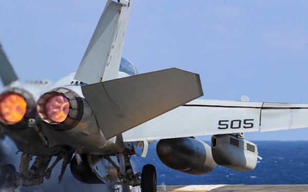 Abraham Lincoln conducts flight operations in support of Jungle Warfare 2022