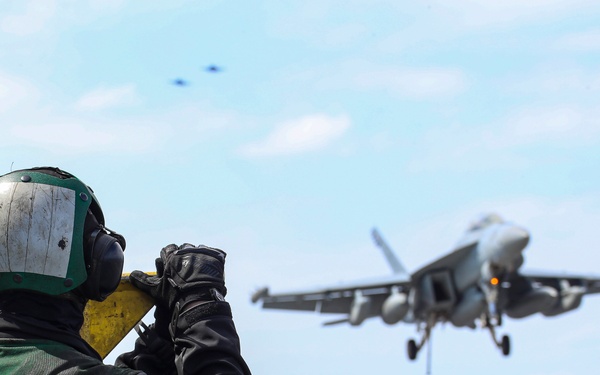 Abraham Lincoln conducts flight operations in support of Jungle Warfare 2022