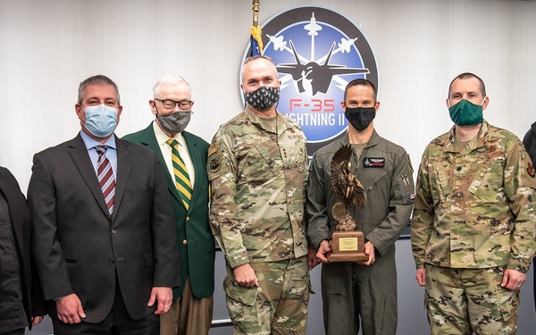 F-35 Dual Capable Aircraft Team Meets Goals Ahead of Schedule, Earns Prestigious Award