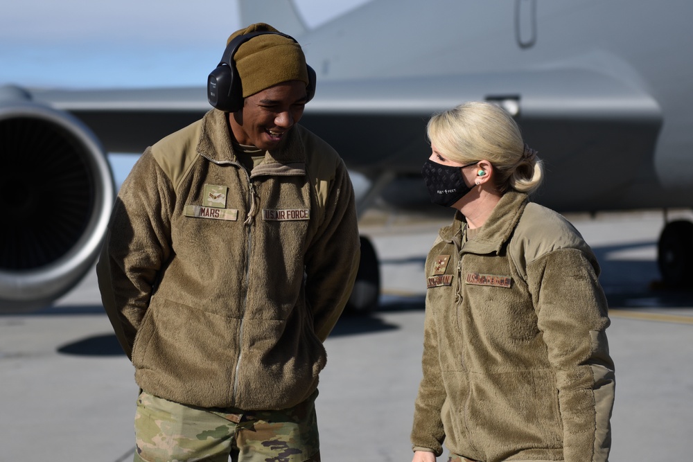 Maj. Gen. Lenderman Visits Team Fairchild