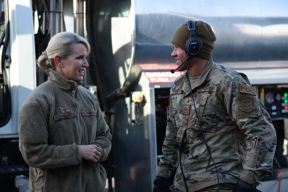 Maj. Gen. Lenderman Visits Team Fairchild