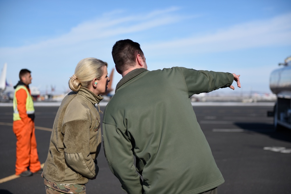 Maj. Gen. Lenderman Visits Team Fairchild