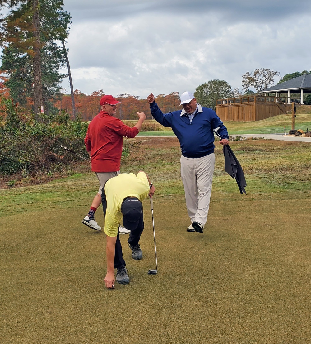 Soldiers at Fort Bragg SRU Overcome Limitations on the Golf Course