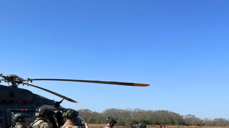 Texas Counterdrug aviation helps local sheriff's office train aerial insertion operations