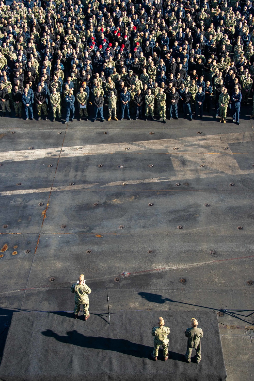 USS Carl Vinson (CVN 70) Commanding Officer Conducts an All-Hands Call