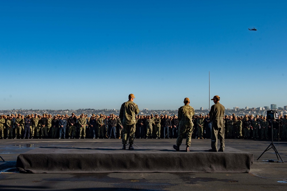 USS Carl Vinson (CVN 70) Commanding Officer Conducts an All-Hands Call