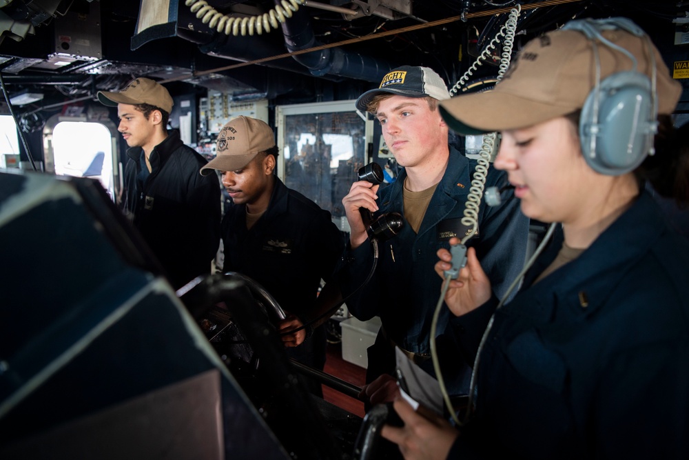 DVIDS - Images - USS Dewey RAS with USNS Amelia Earhart [Image 5 of 8]