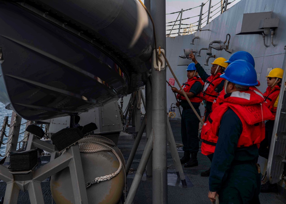 Gridley conducts a VBSS training evolution