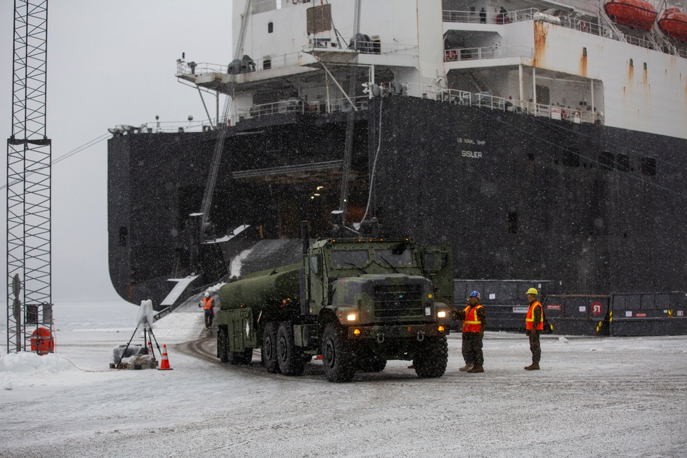 II MEF Marines offload the USNS Sisler for Ex CR22