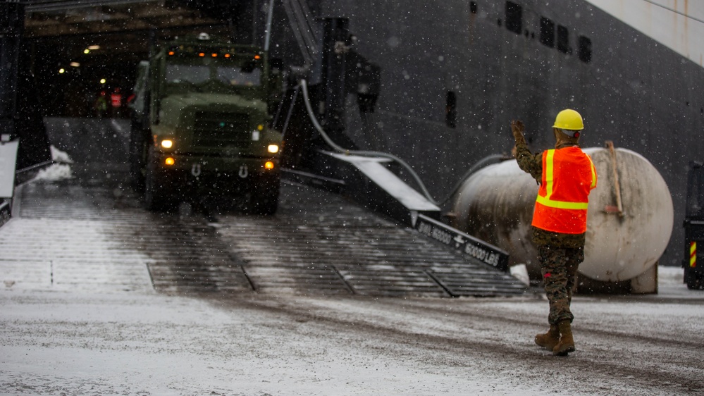 II MEF Marines offload the USNS Sisler for Ex CR22