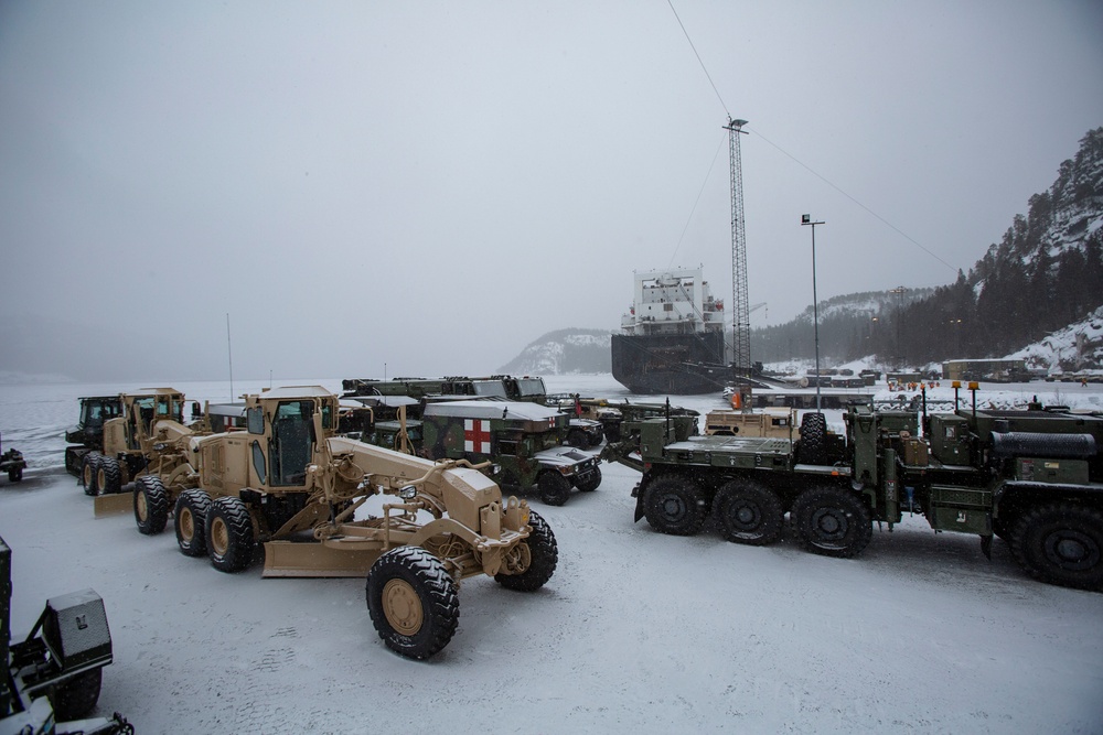 II MEF Marines offload the USNS Sisler for Ex CR22