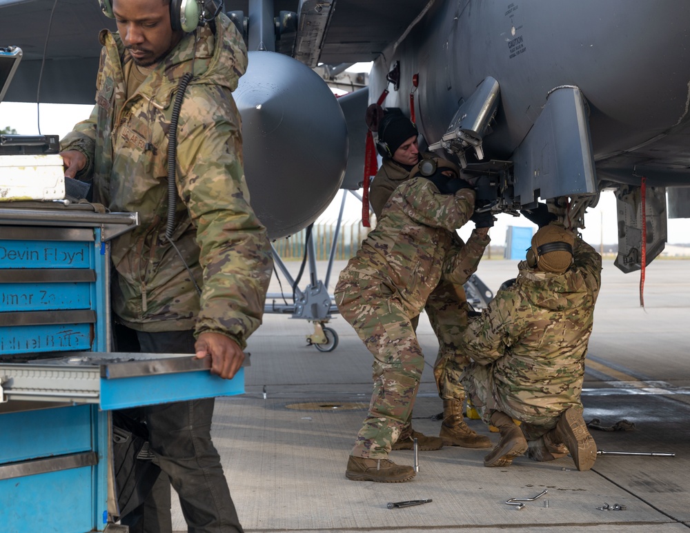 Weapons airmen conduct routine maintenance