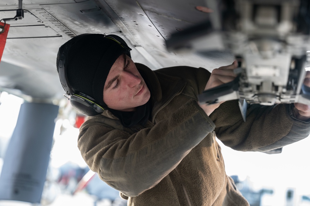 Weapons airmen conduct routine maintenance