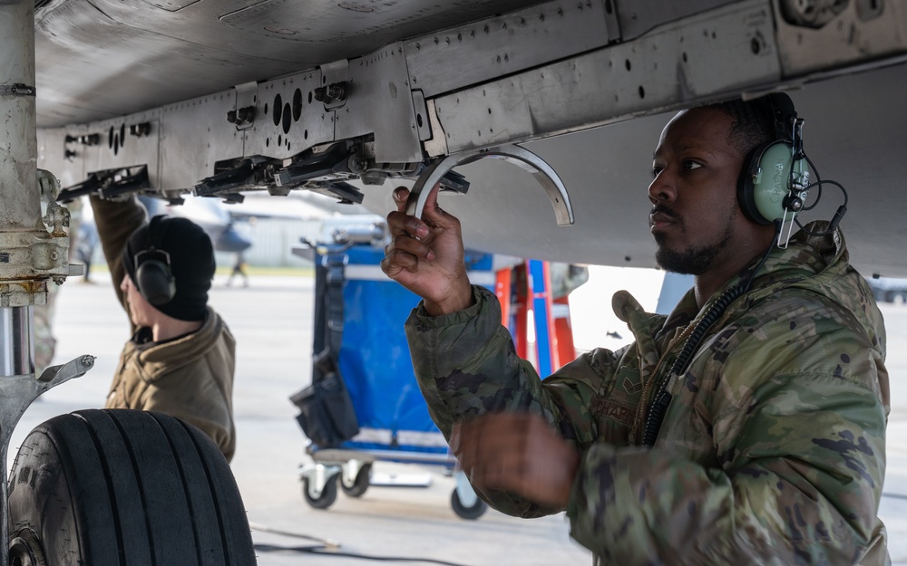 Weapons airmen conduct routine maintenance