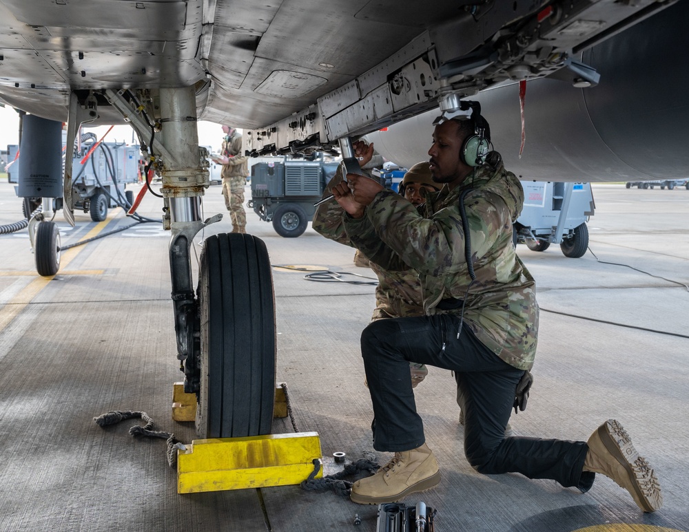 Weapons airmen conduct routine maintenance