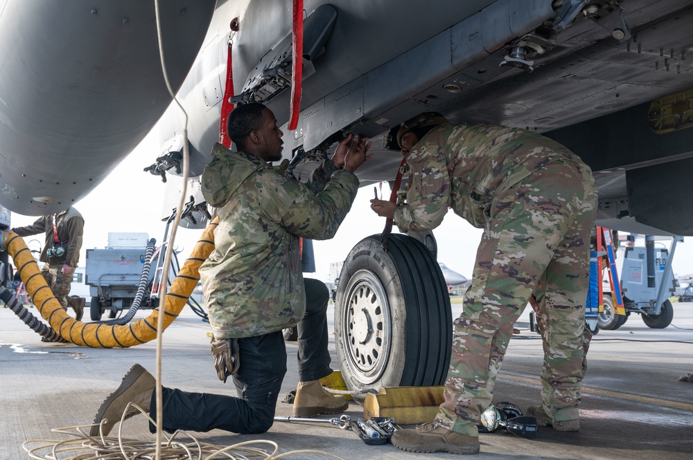 Weapons airmen conduct routine maintenance
