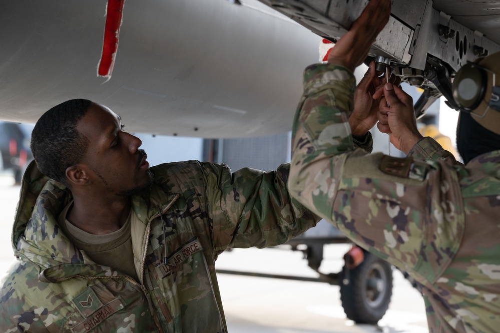 Weapons airmen conduct routine maintenance