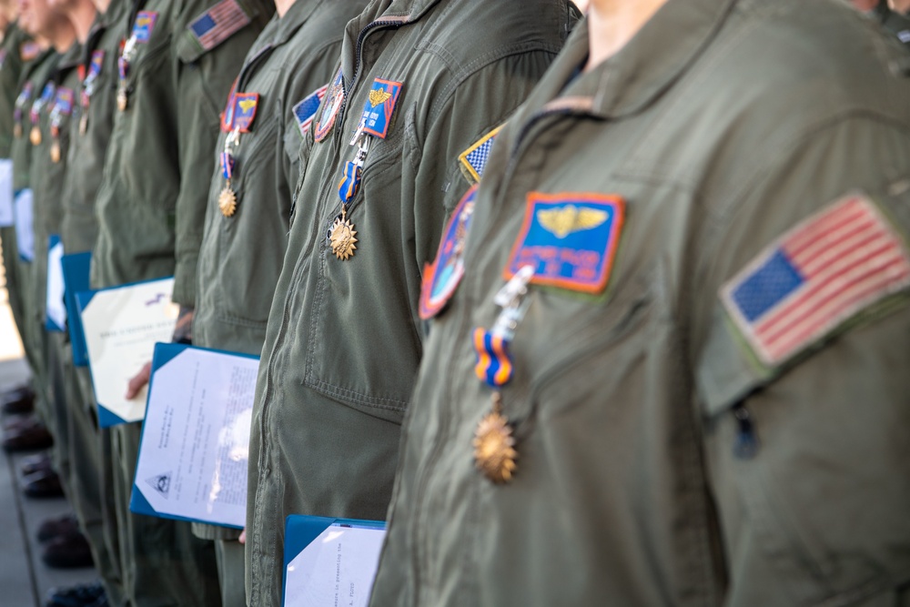 Vice Adm. Kenneth Whitesell, Commander, U.S. Naval Air Forces, Officiates Award Ceremony for HSC-3 Sailors Involved in Former Bonhomme Richard Firefighting Operations