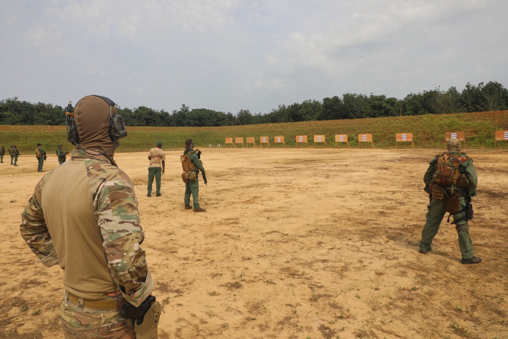 French and Côte d'Ivoire practice marksmanship