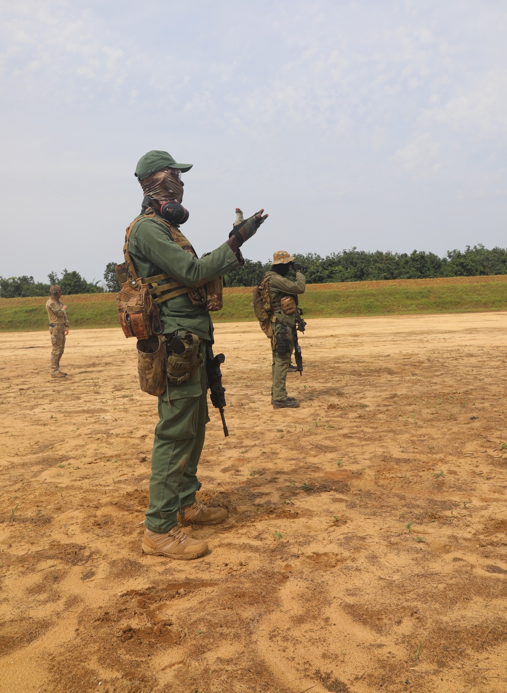 French and Côte d'Ivoire practice marksmanship