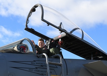 104th Fighter Wing takes Springfield Thunderbirds jerseys for a flight