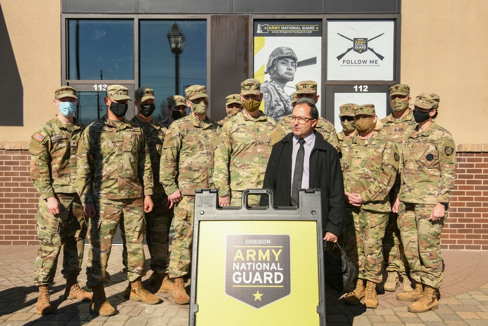 Local Officials assistant opening of new Oregon Army National Guard recruiting office