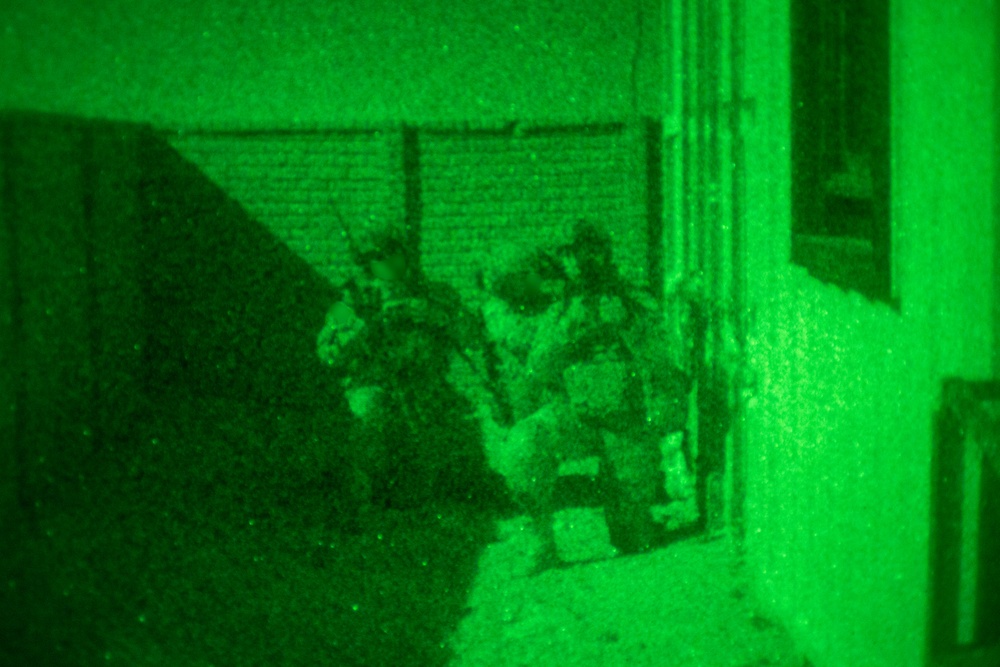 Marine Raiders and UAE Presidential Guard execute night raid training exercise at the Combat Center