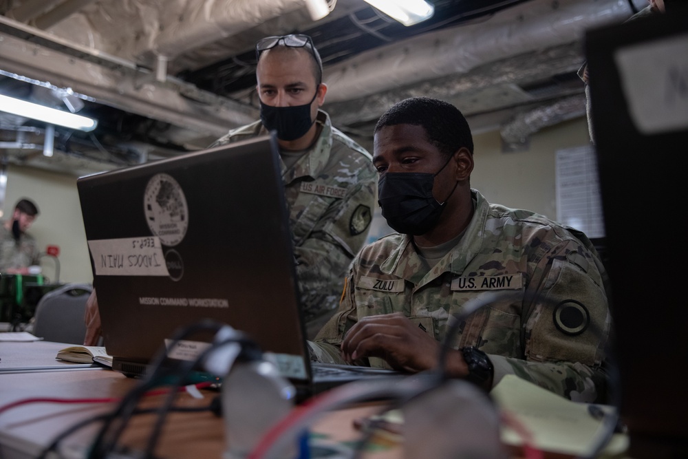 Soldiers, Airmen aboard a US Naval Ship establish communications in the Indo-Pacific