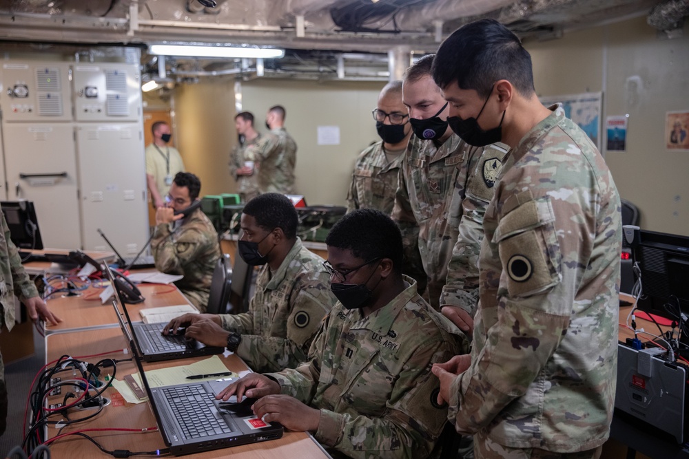 Soldiers, Airmen aboard a US Naval Ship establish communications in the Indo-Pacific