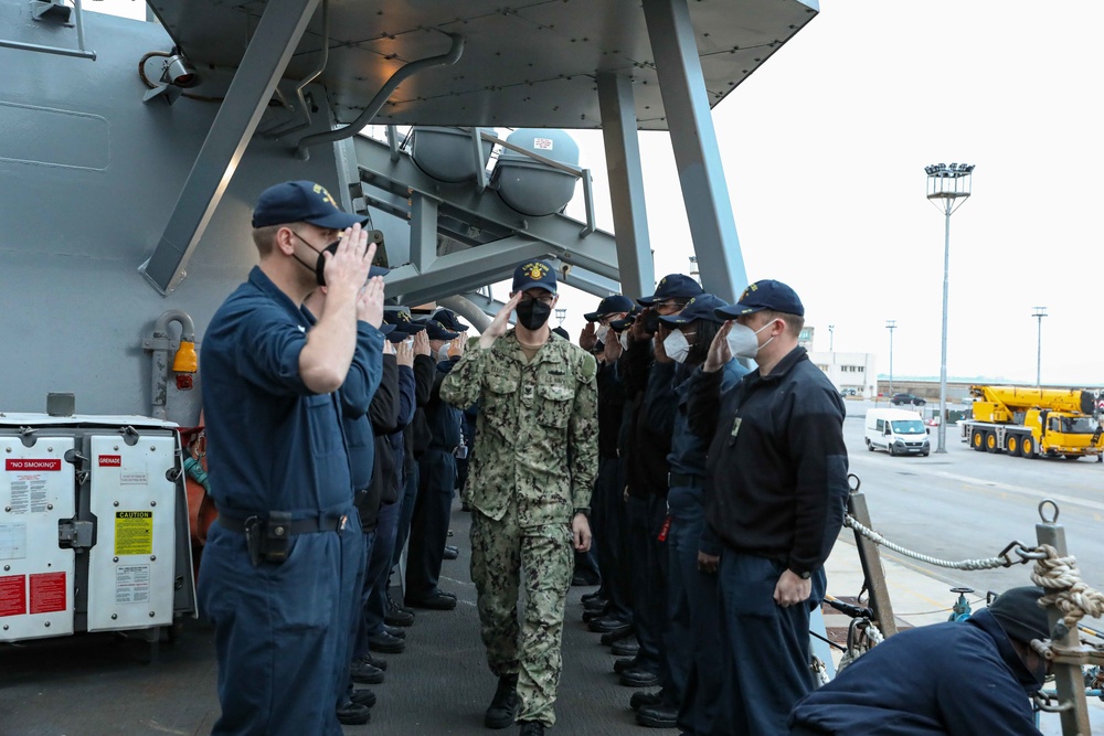 Sailors are rung off USS Ross