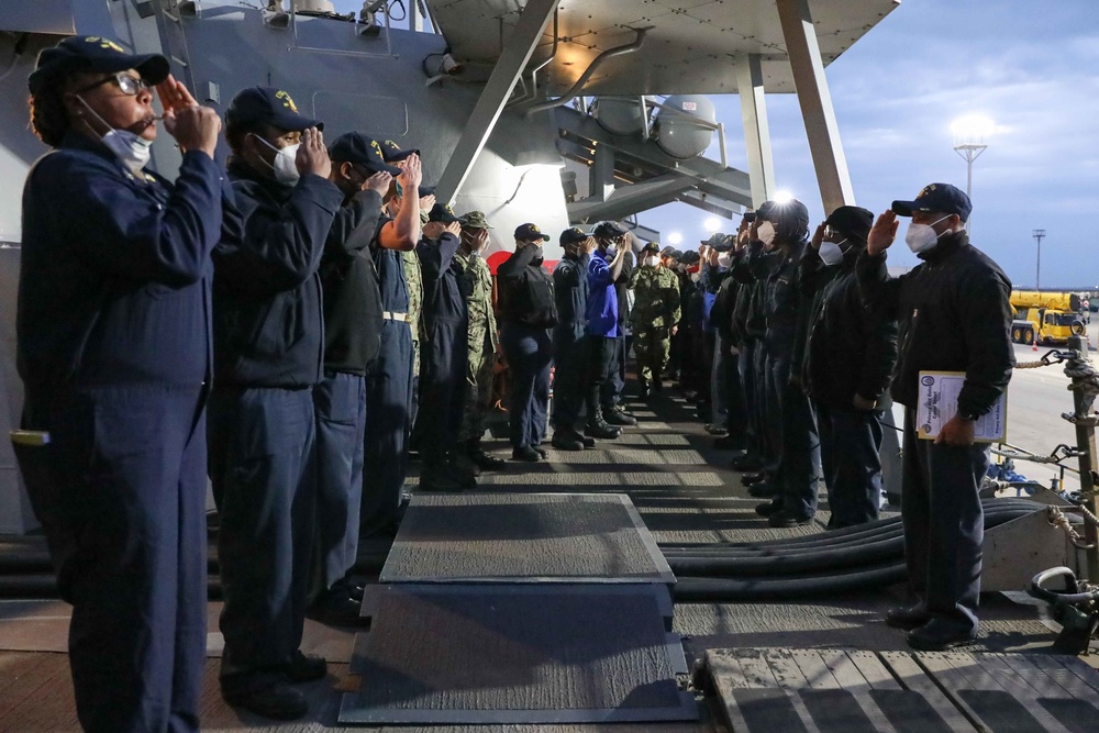Sailors are rung off USS Ross