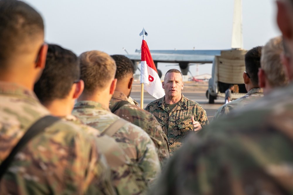 2CR greeted by Gen. Townsend