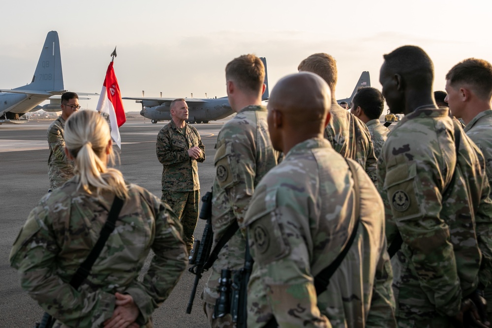 2CR greeted by Gen. Townsend