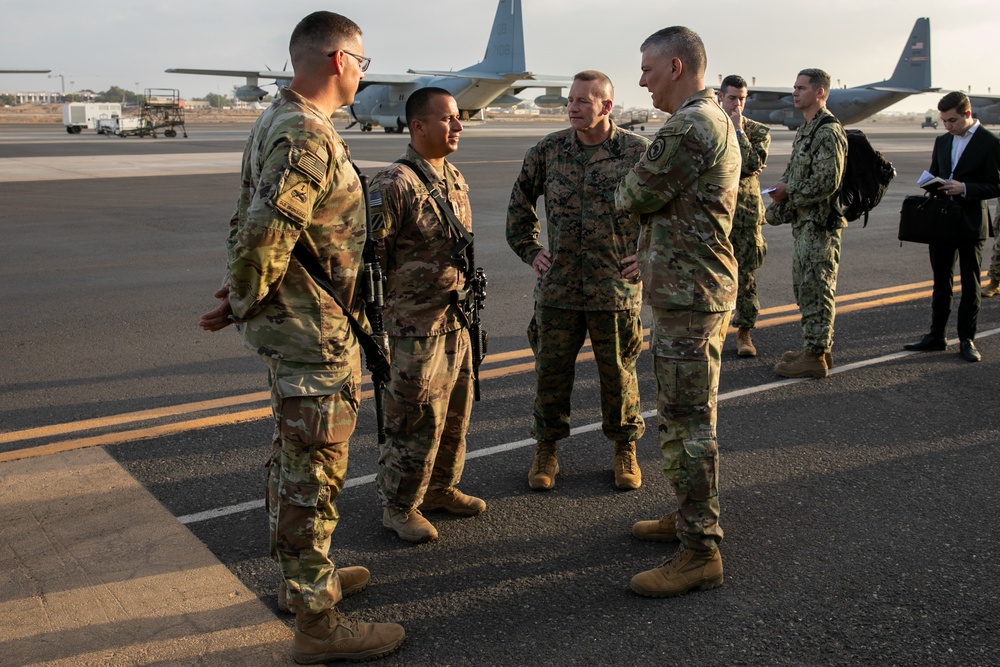 2CR greeted by Gen. Townsend