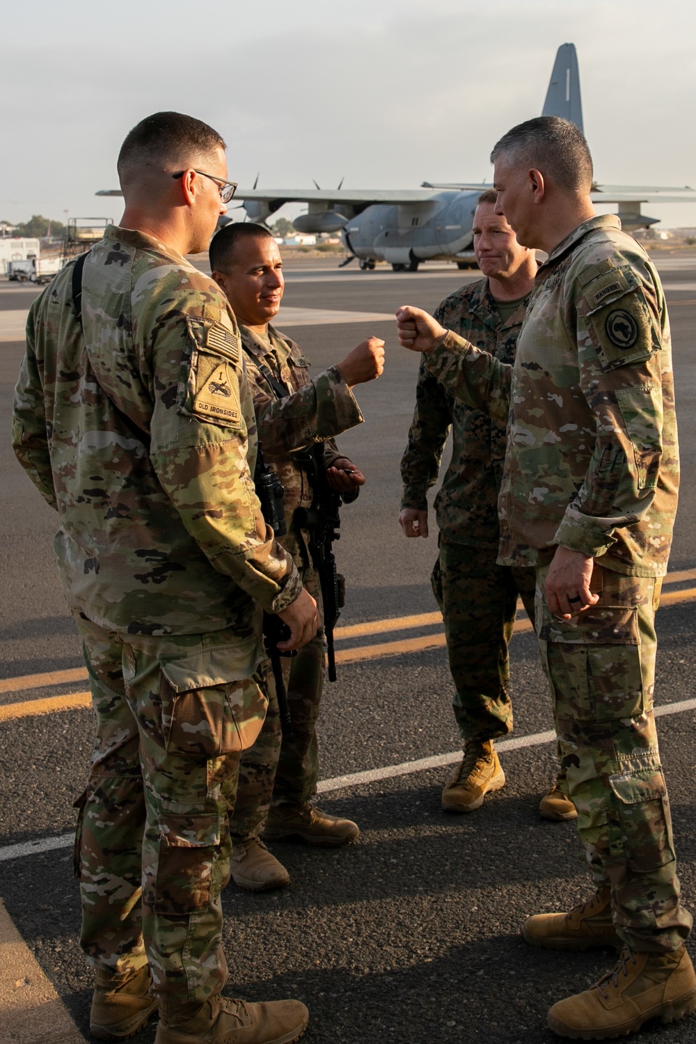 2CR greeted by Gen. Townsend