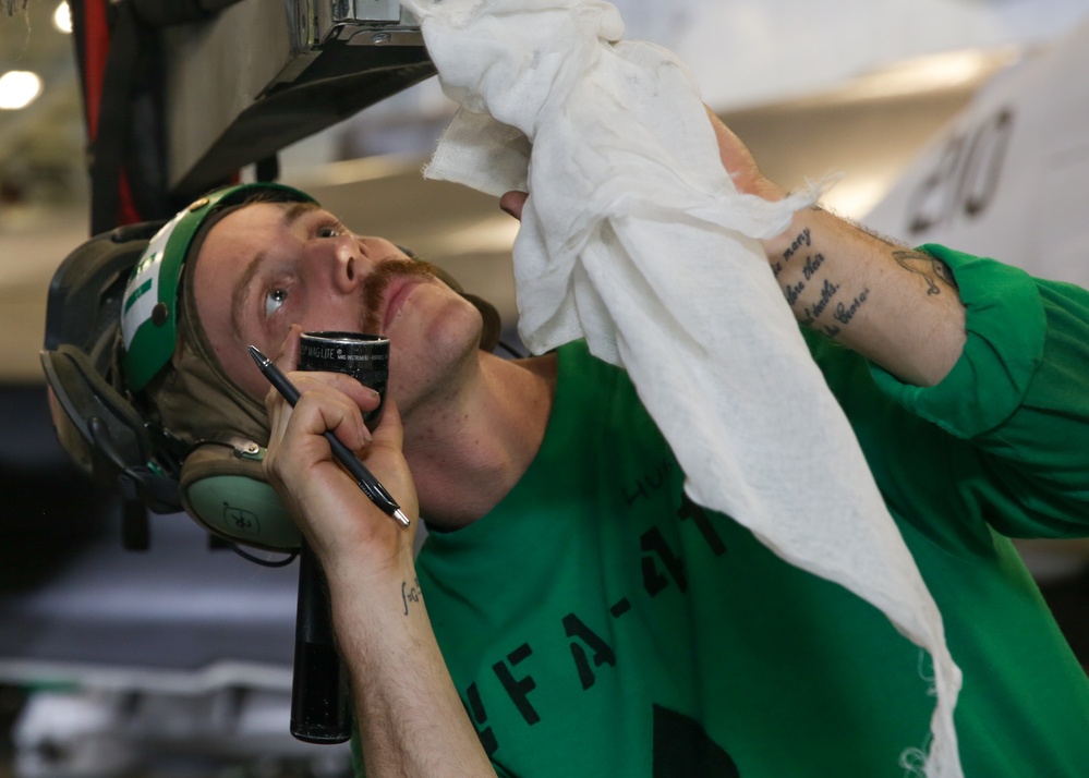 Abraham Lincoln Sailors conduct maintenance