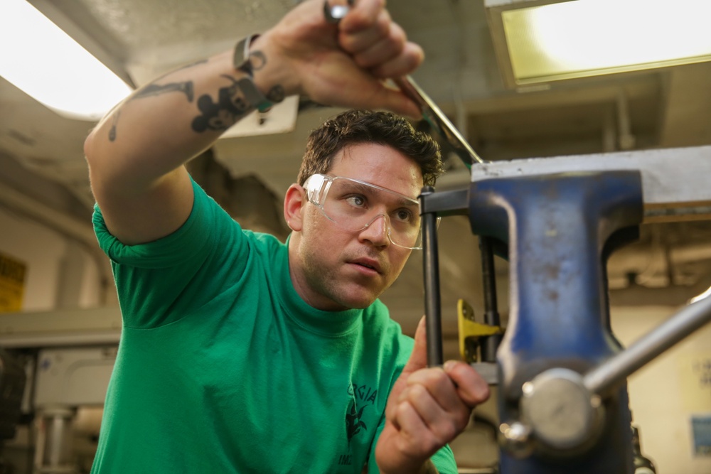 Abraham Lincoln Sailors conduct maintenance